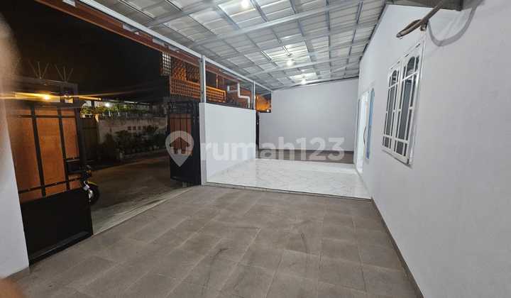 Tidy and Ready-to-Occupy House in Tytyan Kencana Bekasi 2