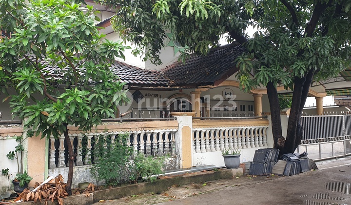 Rumah Hoek Bebas Banjir di Bekasi Jaya Indah