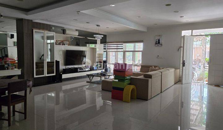 Rumah 3 Lantai di Cluster Vernonia Summarecon Bekasi Full Furnished Siap Huni, Sangat Rapi  2