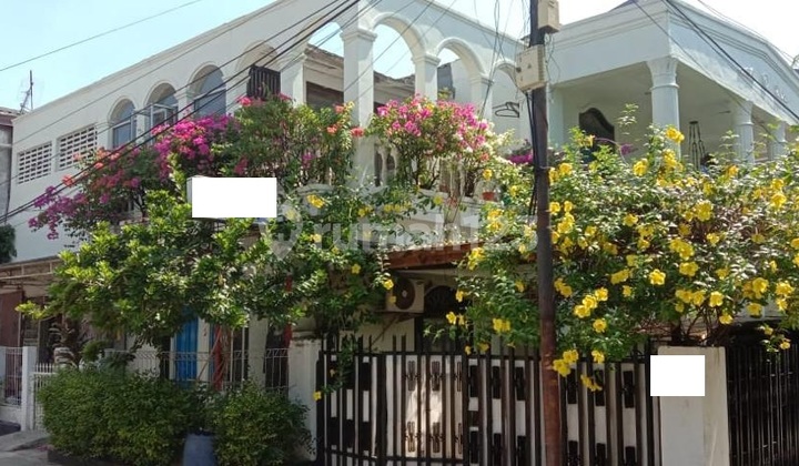 2-Story House with Business Space