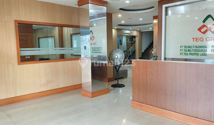 Ruko Gandeng 4 Lantai Siap Untuk Kantor Full Renovasi Semi Furnished di Harapan Indah Harga Nego

 2