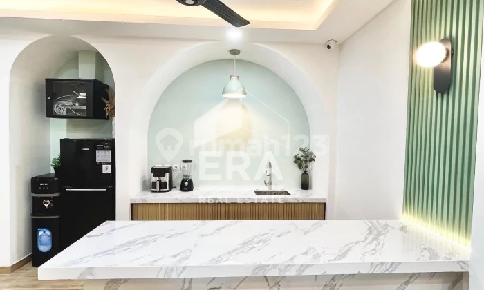 Strategic Boarding House Right in Front of West Jakarta MRT Station, Negotiate Until Deal 1