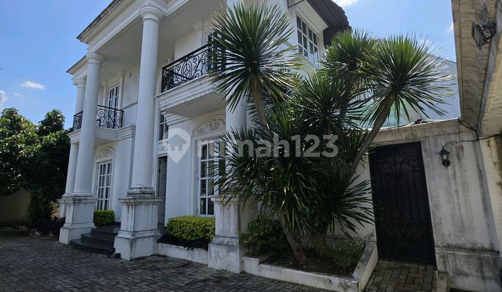 Spacious Neoclassical House in Jatinegara, East Jakarta