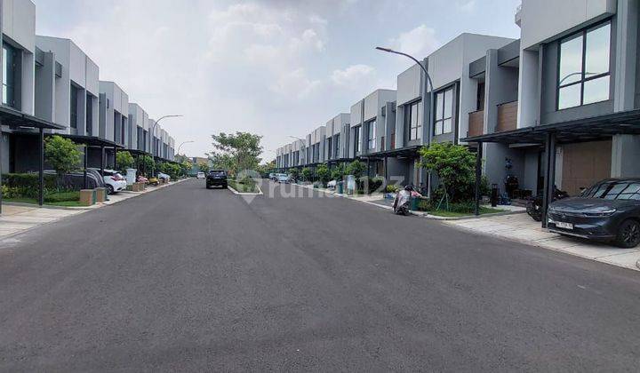 Rumah 2 Lantai Di Depan Taman Cluster Magenta Summarecon Bekasi

 2