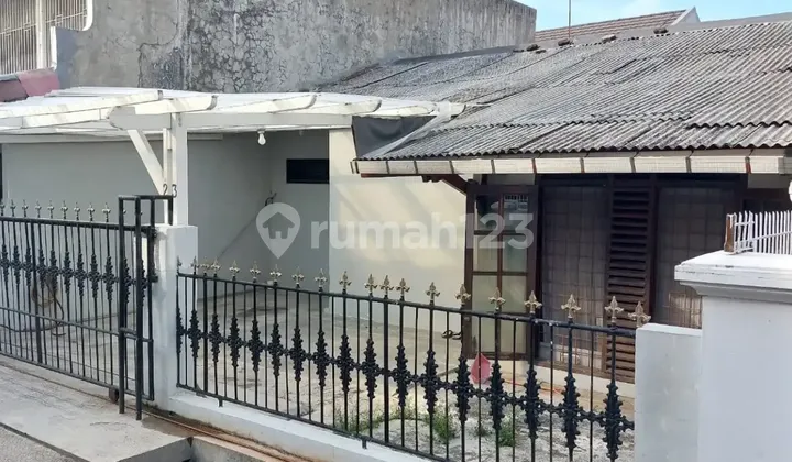 Rumah 1 Lantai di Kelapa Gading - Pinggir Jalan Carport 2 Mobil Rumah 1 Lantai di Kelapa Gading - Pinggir Jalan Carport 2 Mobil