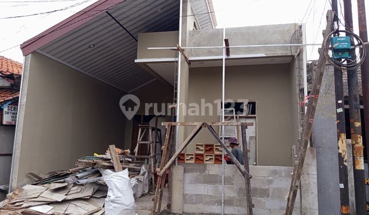 2-Story House by the Jaklingko Roadside in Ciracas, East Jakarta 2