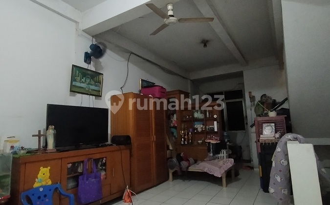 Strategic Shop House on Pondok Ungu Main Road