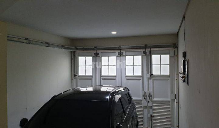Rumah  Cepat Bagus Furnished SHM di Villa Valensia, Surabaya