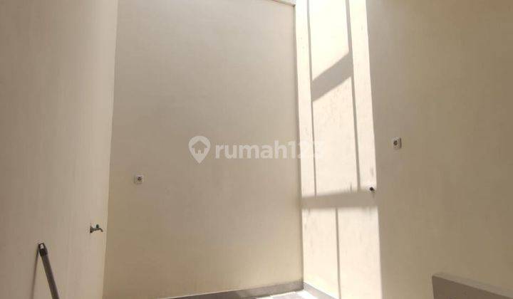 Dijual Rumah 2 Lantai Mulyosari 1