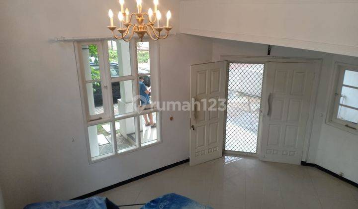 Rumah Bagus Furnished di Jalan Margorejo Indah Wonocolo, Surabaya 2