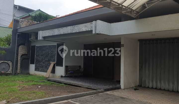For Sale Good House Suitable for Business with SHM on Raya Manyar Rejo 2
