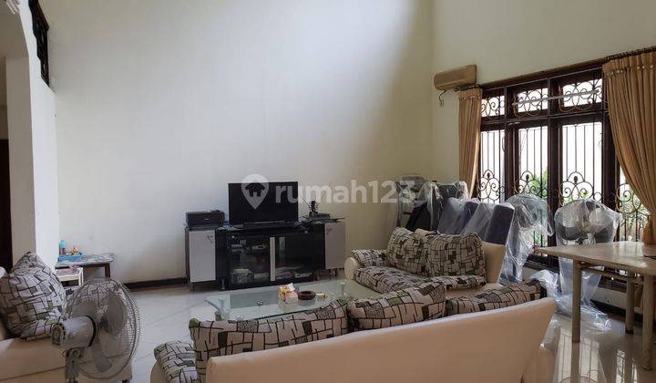 Rumah 2 Lantai Bagus Furnished SHM di Vila Bukit Mas, Surabaya 1