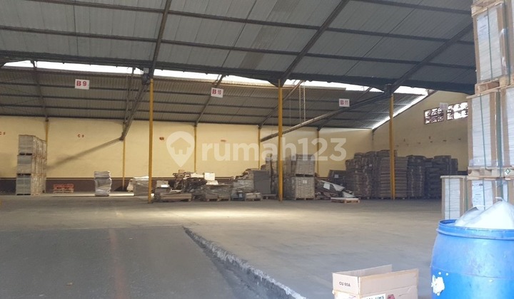 For Rent: Former Super Large Warehouse Factory in Margomulyo, Surabaya