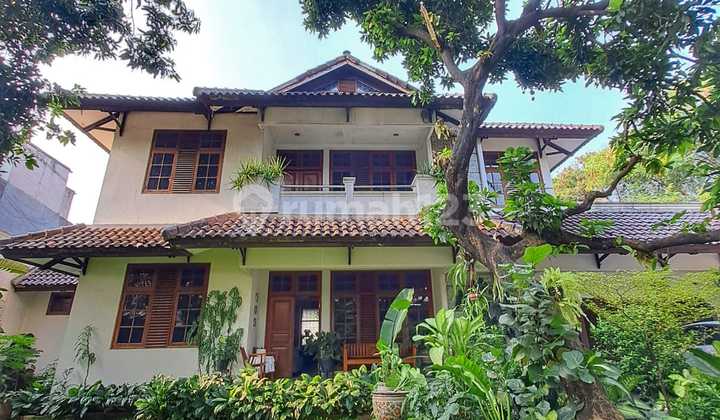 Rumah Nyaman Di Pejaten, Siap Huni, Dilengkapi Kolam Renang 2