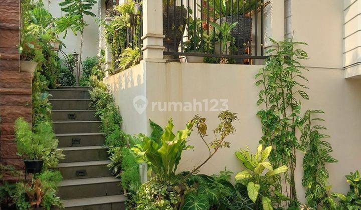 Rumah Bagus Dalam Kompleks, Asri, Furnished,  Jalan Lebar 1