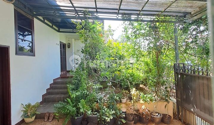 Rumah dalam kompleks, posisi di jalan utama kpleks Rumah dalam kompleks, posisi di jalan utama kpleks