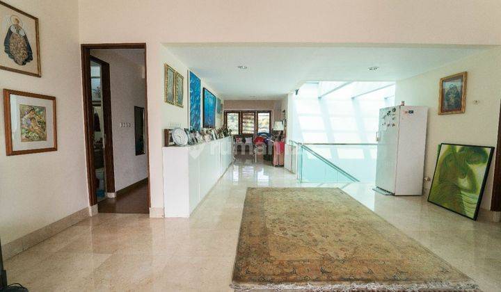 Rumah Bagus, Ceiling Tinggi, Dilengkapi Kolam Renang, Lay Out Bagus 7