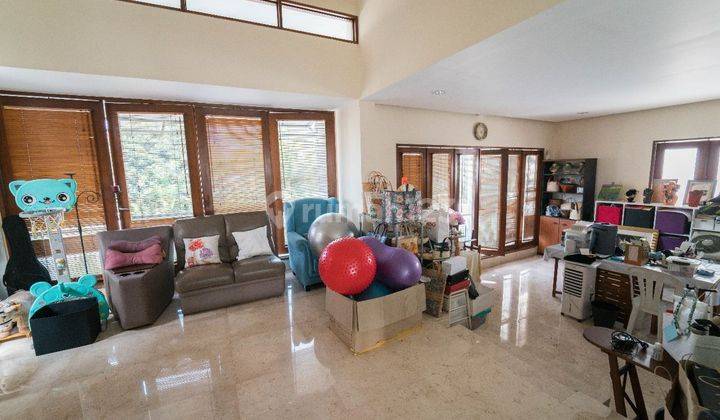 Rumah Bagus, Ceiling Tinggi, Dilengkapi Kolam Renang, Lay Out Bagus 10