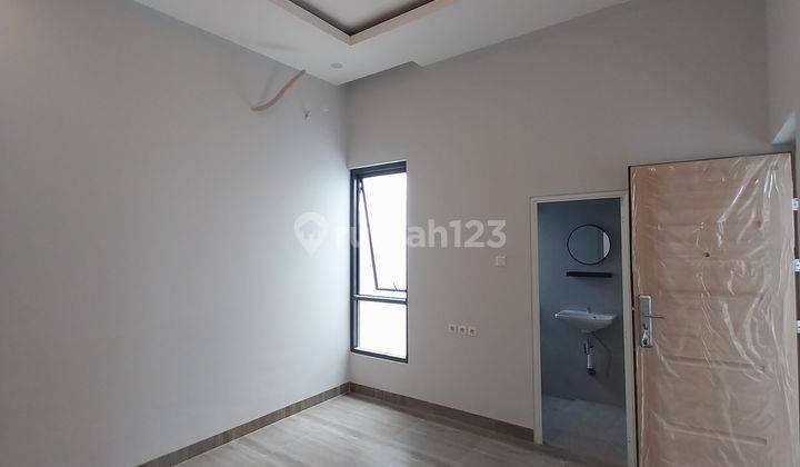 Rumah Baru Dalam Kompleks Jalan Lebar Ceiling Tinggi 2
