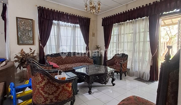 Well-Maintained Old House Near Pamulang University 2