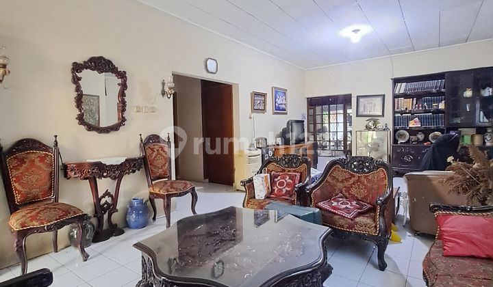 Well-Maintained Old House Near Pamulang University