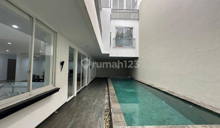 Rumah Mewah ada Kolam Renang di Kuningan Jakarta Selatan 1