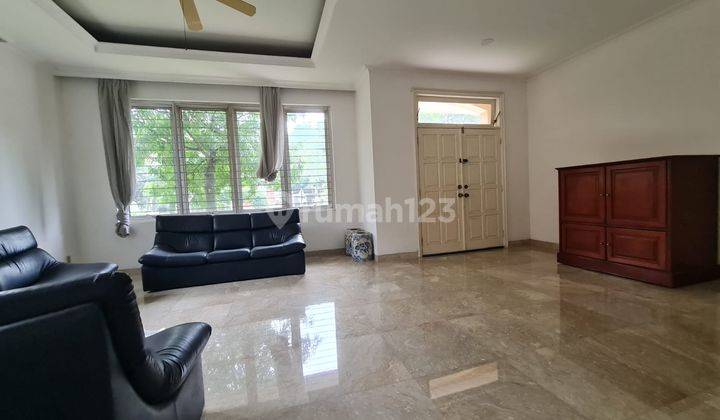 Disewakan Rumah di Suvarna Padi siap huni lokasi dekat Club House 1