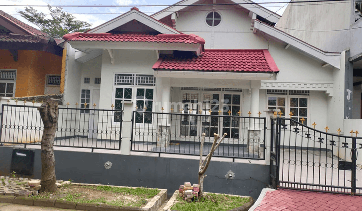 Rumah Disewakan di Graha Raya Bintaro. Halaman Luas! 1