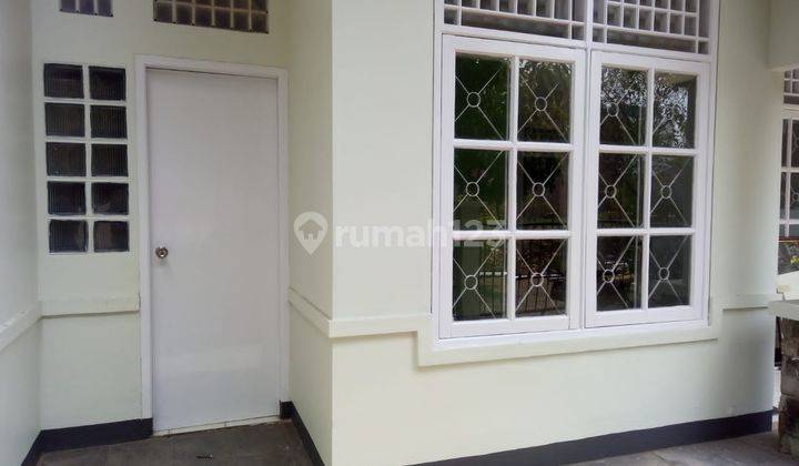 Rumah Disewakan di Graha Raya Bintaro. Halaman Luas! 2