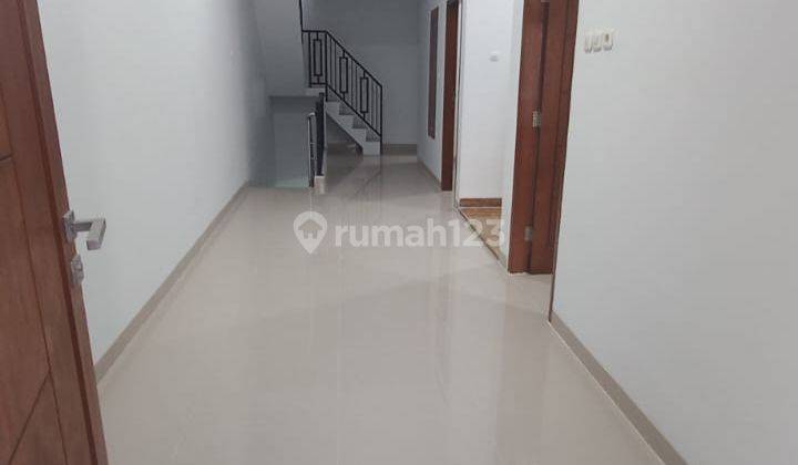 Dijual Rumah di Pondok Ungu Permai. Lokasi di pinggir jalan besar cocok untuk berjualan. 2