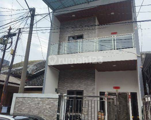 Rumah 3 Lantai Minimalis Siap Huni Furnish 1