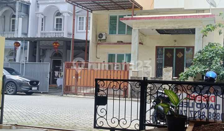 Disewakan Rumah 2 Lantai Semi Furnish di Mutiara Taman Palem, Jakarta Barat