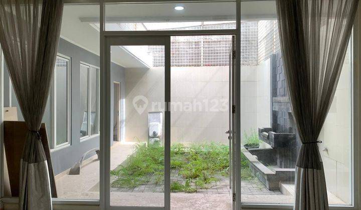 Dijual Rumah Rapi Siap Huni 2.5 Lantai di Cluster Rome Pik 2