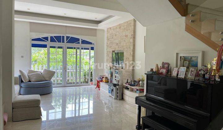 Dijual rumah cantik view danau di Crown pik 1