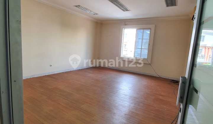 Ruko Eksklusif Hadap Dalam Cocok Buat Kantor