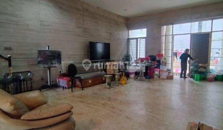 Rumah di Cluster Akasia Golf 3 Lantai SHM Bagus 1