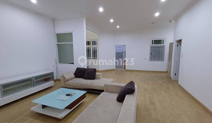 Rumah di Pluit Posisi Hoek Row Jalan Besar Harga Super!!  1