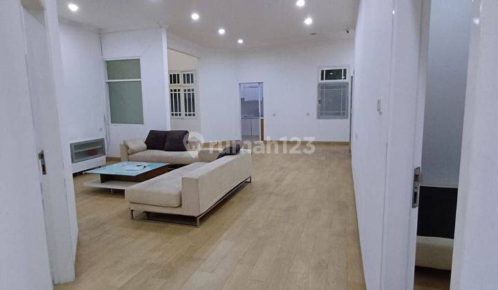 Rumah di Pluit Posisi Hoek Row Jalan Besar Harga Super!!  2