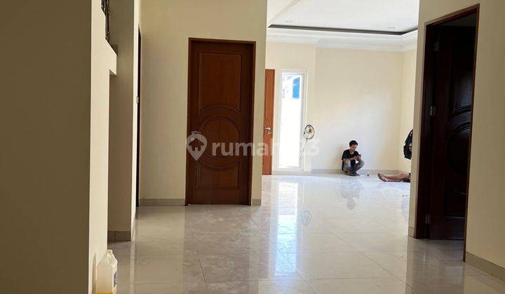 Dijual rumah di camar PIK 3.5 lantai Ada dak 1