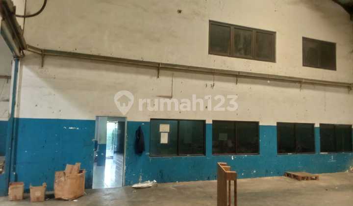 3-unit tandem warehouse for rent in Kapuk Kayu Besar, already with an office, near the toll gate.