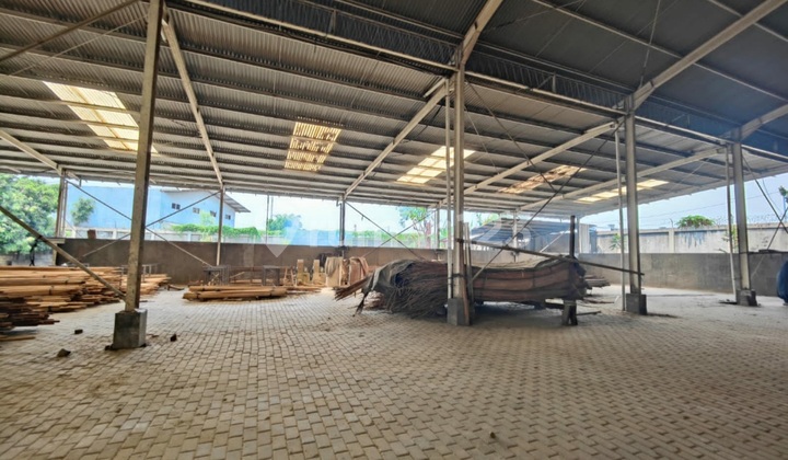 Rarely is there a neat Warehouse in mangga ubi area of approximately 5000.