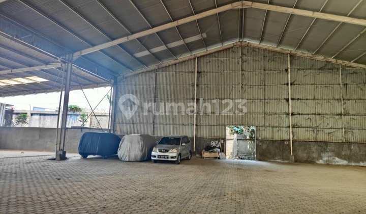 Rarely is there a neat Warehouse in mangga ubi area of approximately 5000.