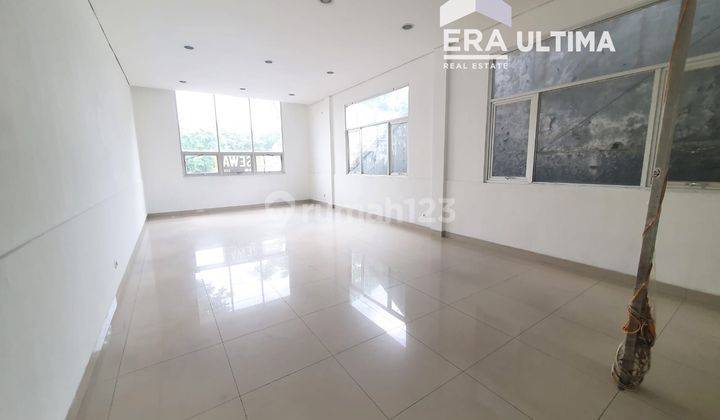 Disewa Ruko Terawat Siap Pakai di Cihampelas 5