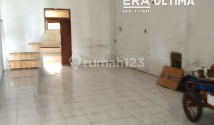 Well-Maintained Strategic Shop House in Jamika, Bojongloa Kaler, Bandung