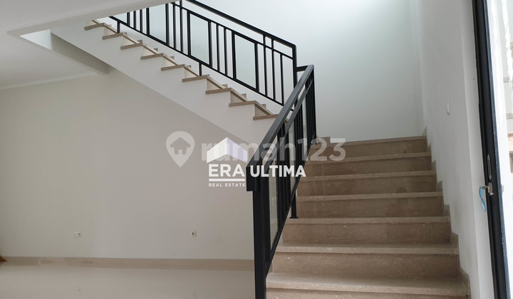 House in a Strategic Location in Batununggal, South Bandung. 2