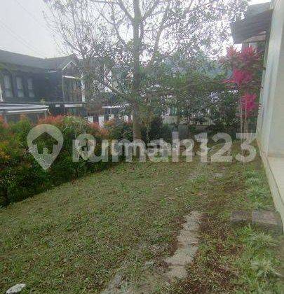 tampak depan dijual rumah bagus shm di