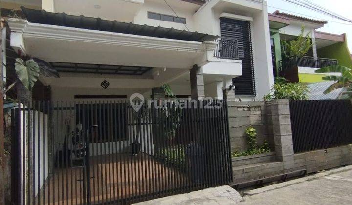 Rumah 2 Lantai Bagus Semi Furnished SHM di Ciwaruga, Bandung 1