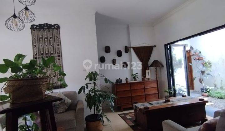 Rumah 2 Lantai Bagus Semi Furnished SHM di Batununggal, Bandung 2