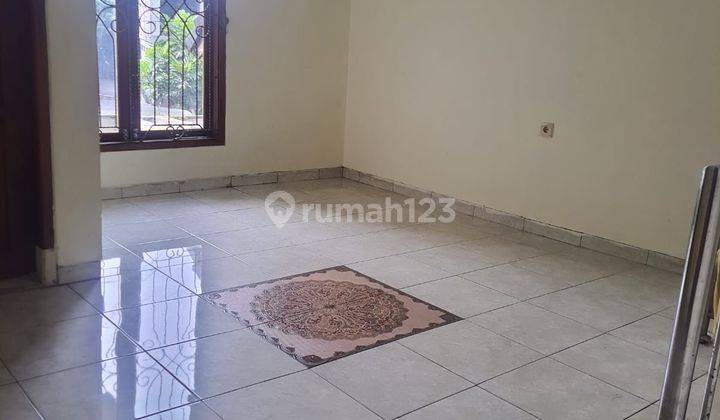 Rumah Bagus Unfurnished SHM di Bunga Bakung, Bandung 2