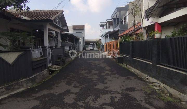 Dijual Rumah di Jl Sukaati 2 Lantai SHM Butuh Renovasi 2